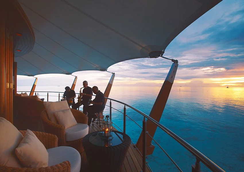 The Lighthouse Lounge at Baros thumbnail 2